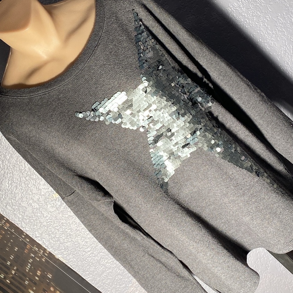 SEVEN7 - sweater: gray rayon / poly l/s w large silver sequin star - L
